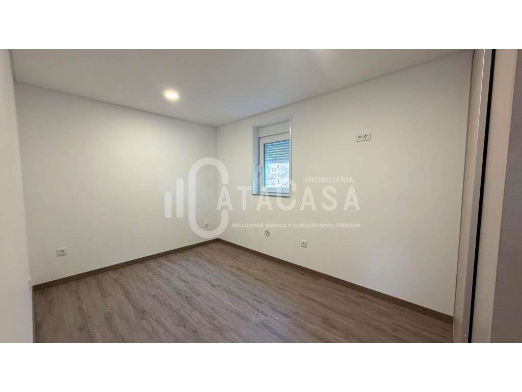 Moradia T2 para venda no centro de Barrô - Grande imagem: 5/17