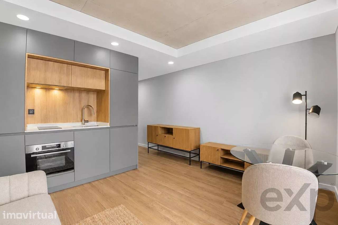 Apartamento T0 * Terraço * Lugar de Estacionamento * Equipado e Mobila - Grande imagem: 3/16