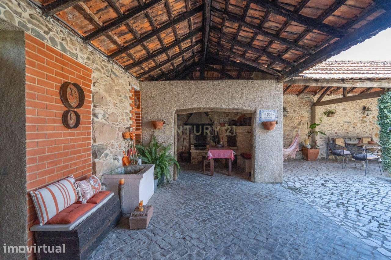 Moradia tradicional térrea T4 em bom estado com vistas boas, pátio, te - Grande imagem: 5/60