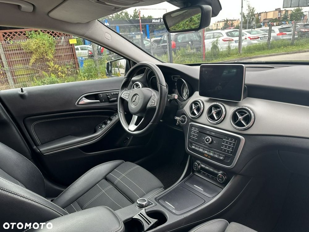 Mercedes-Benz GLA - 21