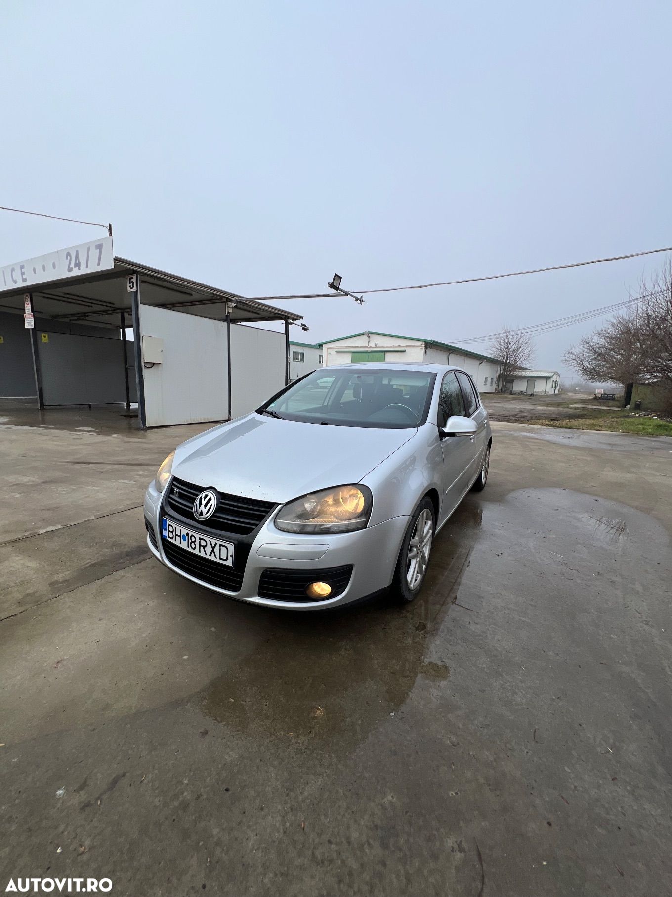 Volkswagen Golf 2.0 DPF GTD - 1