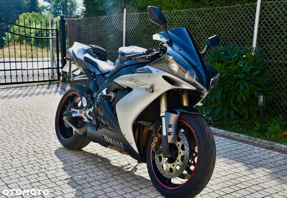 Yamaha R1 - 1
