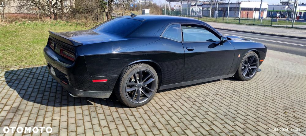 Dodge Challenger 6.4 Scat Pack - 11