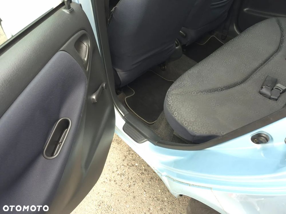 Toyota Yaris 1.3 Blue - 9
