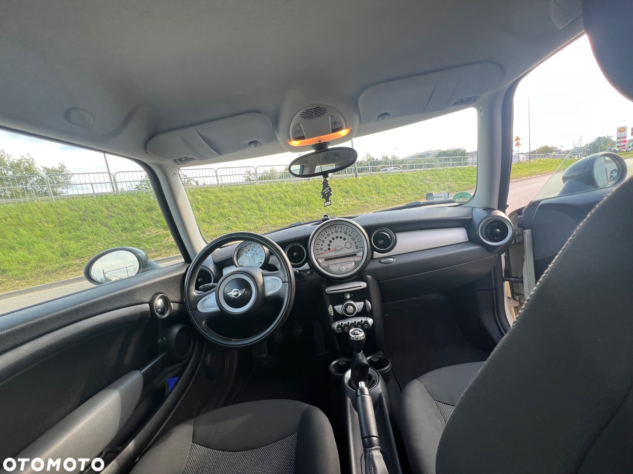 MINI Cooper Standard - 28