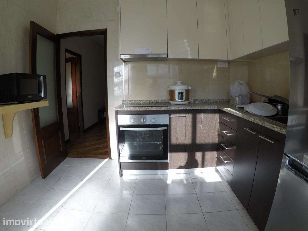 Quarto - localizado em Sé de Braga e São Lázaro Braga - Grande imagem: 3/9