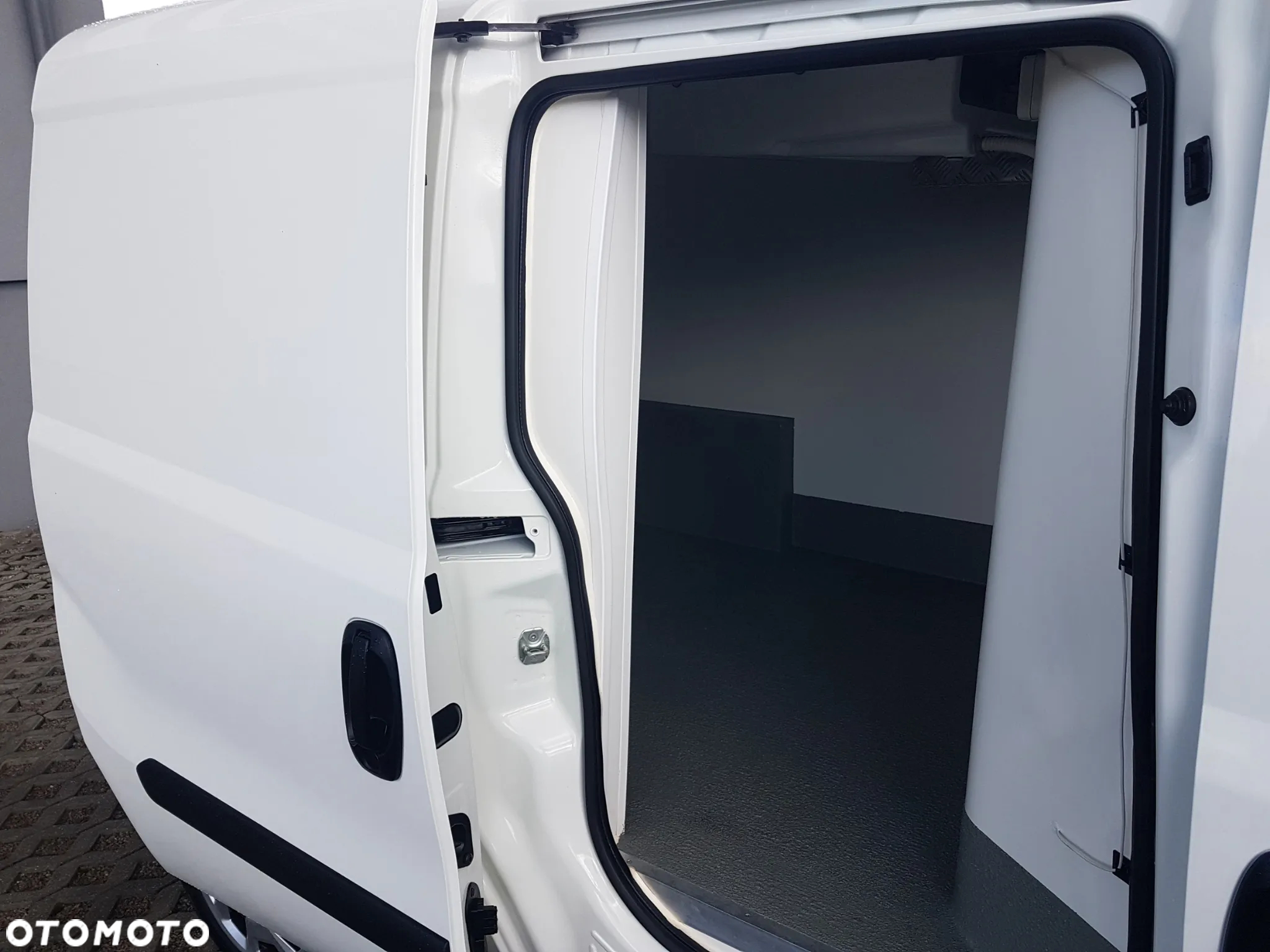 Fiat DOBLO MAXI CHŁODNIA MROŹNIA IZOTERMA GRZANIE AGREGAT ZANOTTI DŁUGI L2H1 TEMPOMAT AC - 27