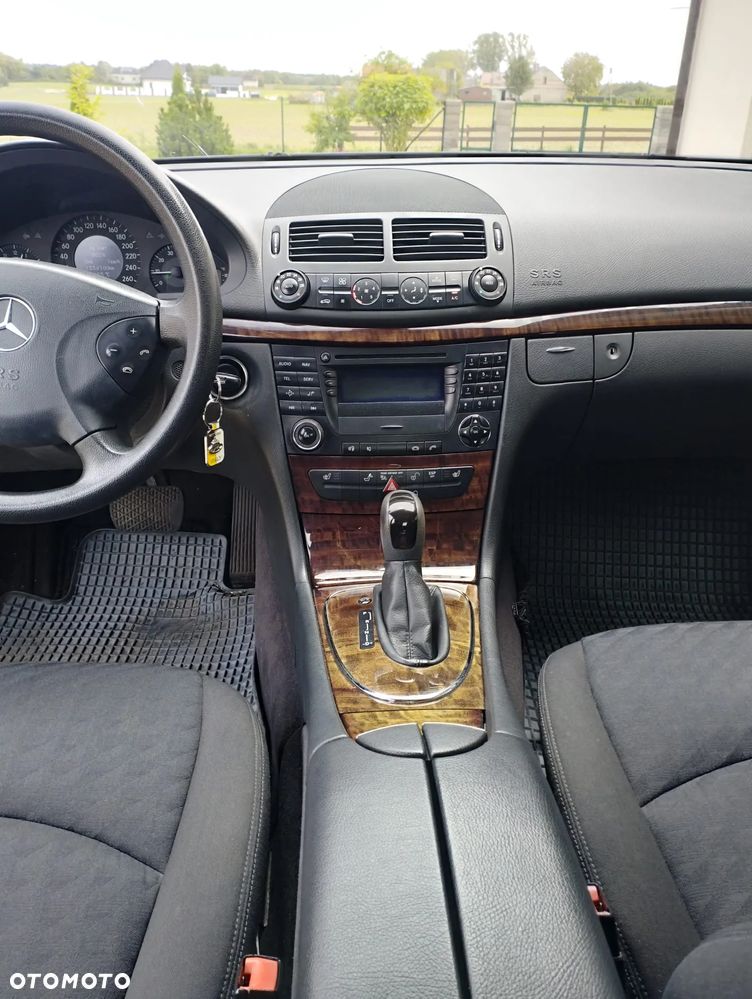 Mercedes-Benz Klasa E 280 4Matic Automatik Classic - 9