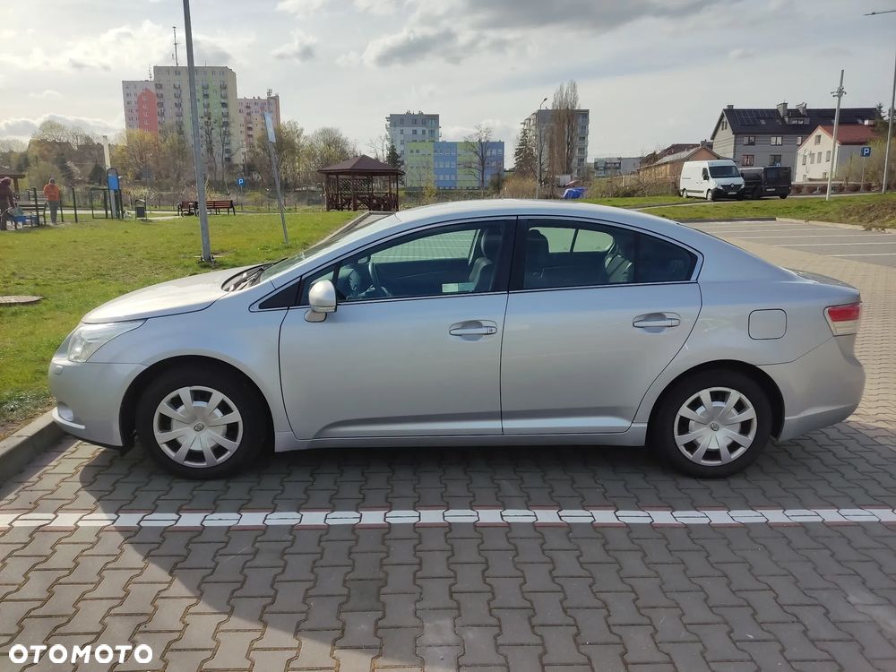 Toyota Avensis 1.6 Luna - 4