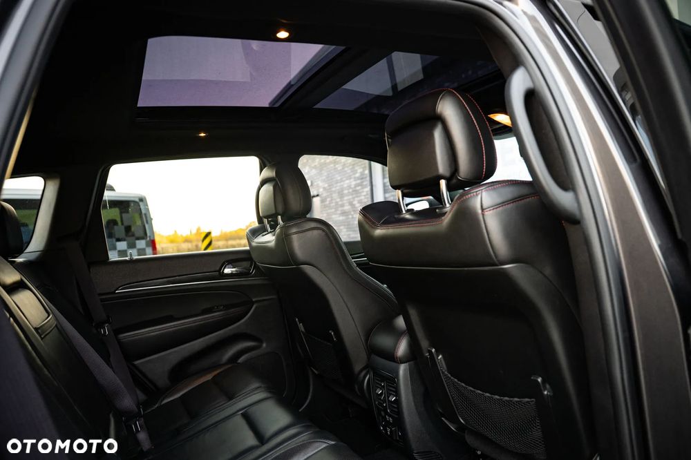 Jeep Grand Cherokee - 28