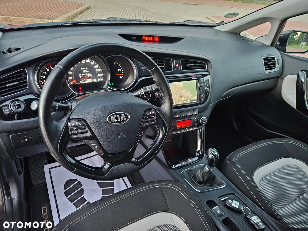 Kia Ceed 1.6 CRDi 136 ISG Platinum Edition - 10