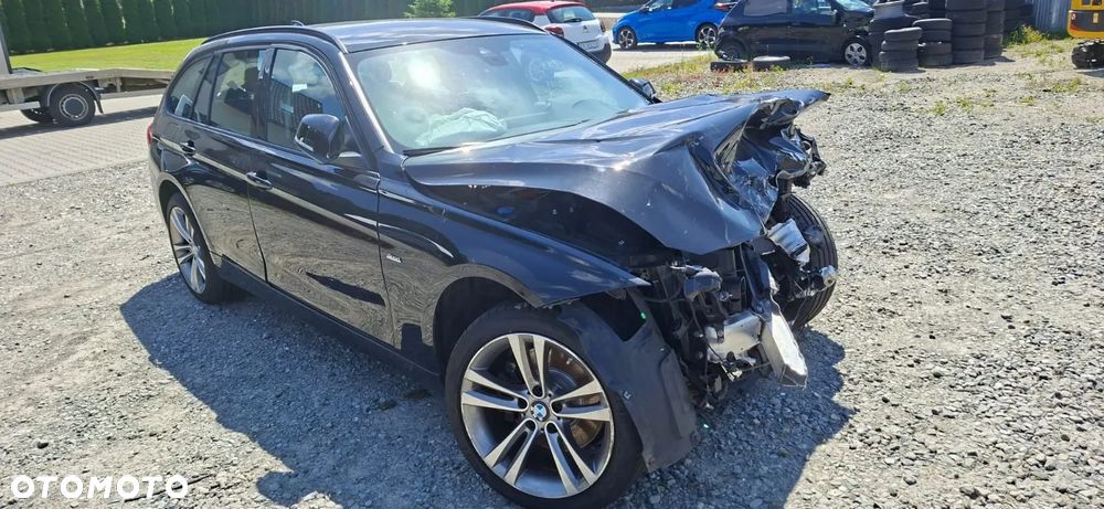 BMW Seria 3 330i xDrive - 5