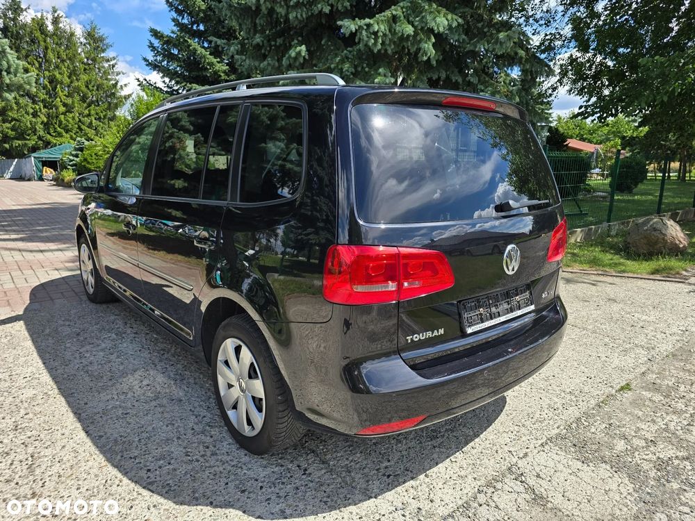 Volkswagen Touran 2011 photo 5