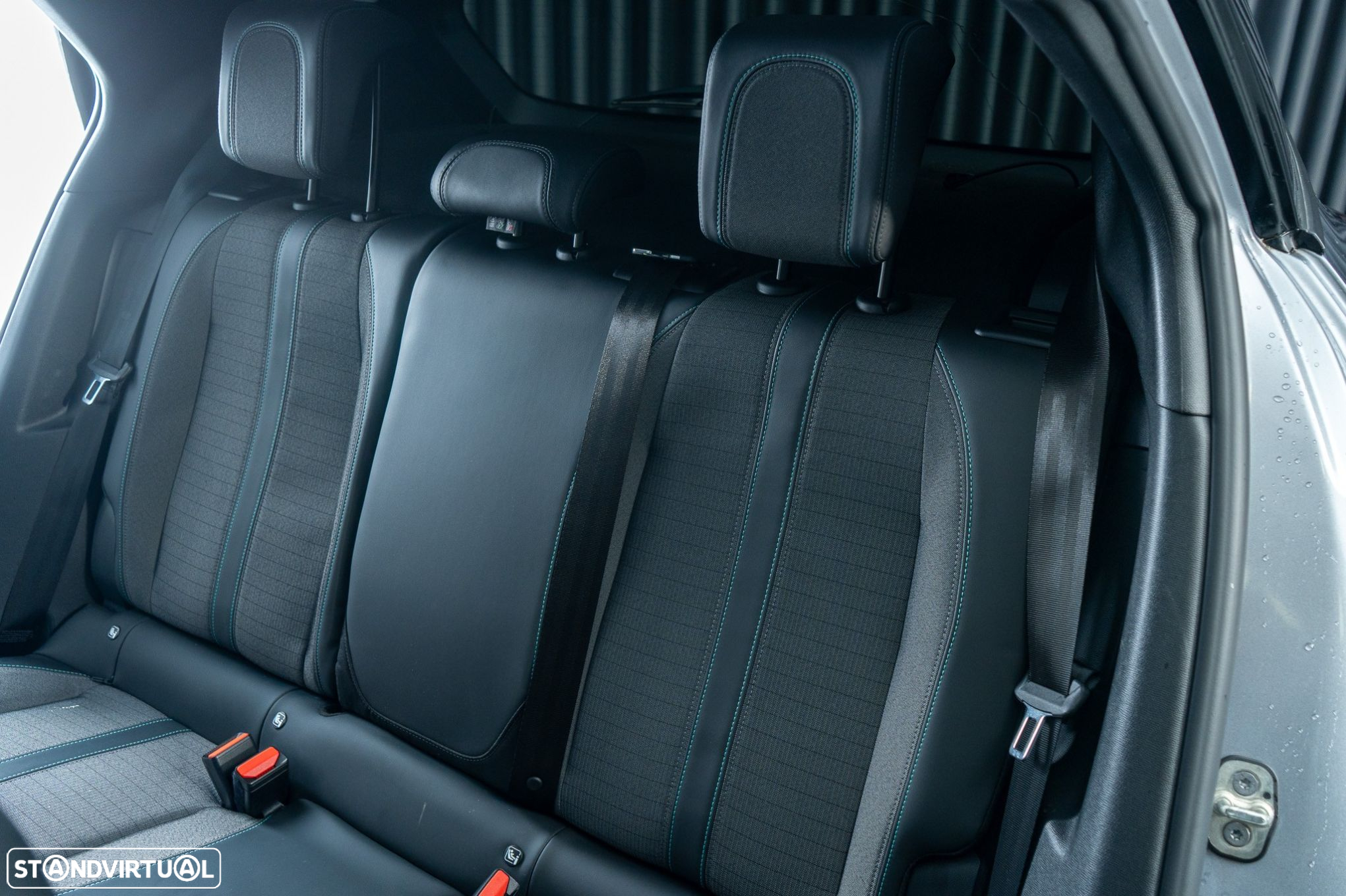 Peugeot e-2008 50 kWh Allure - 33