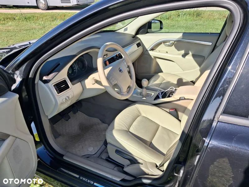 Volvo V70 D5 Summum - 8