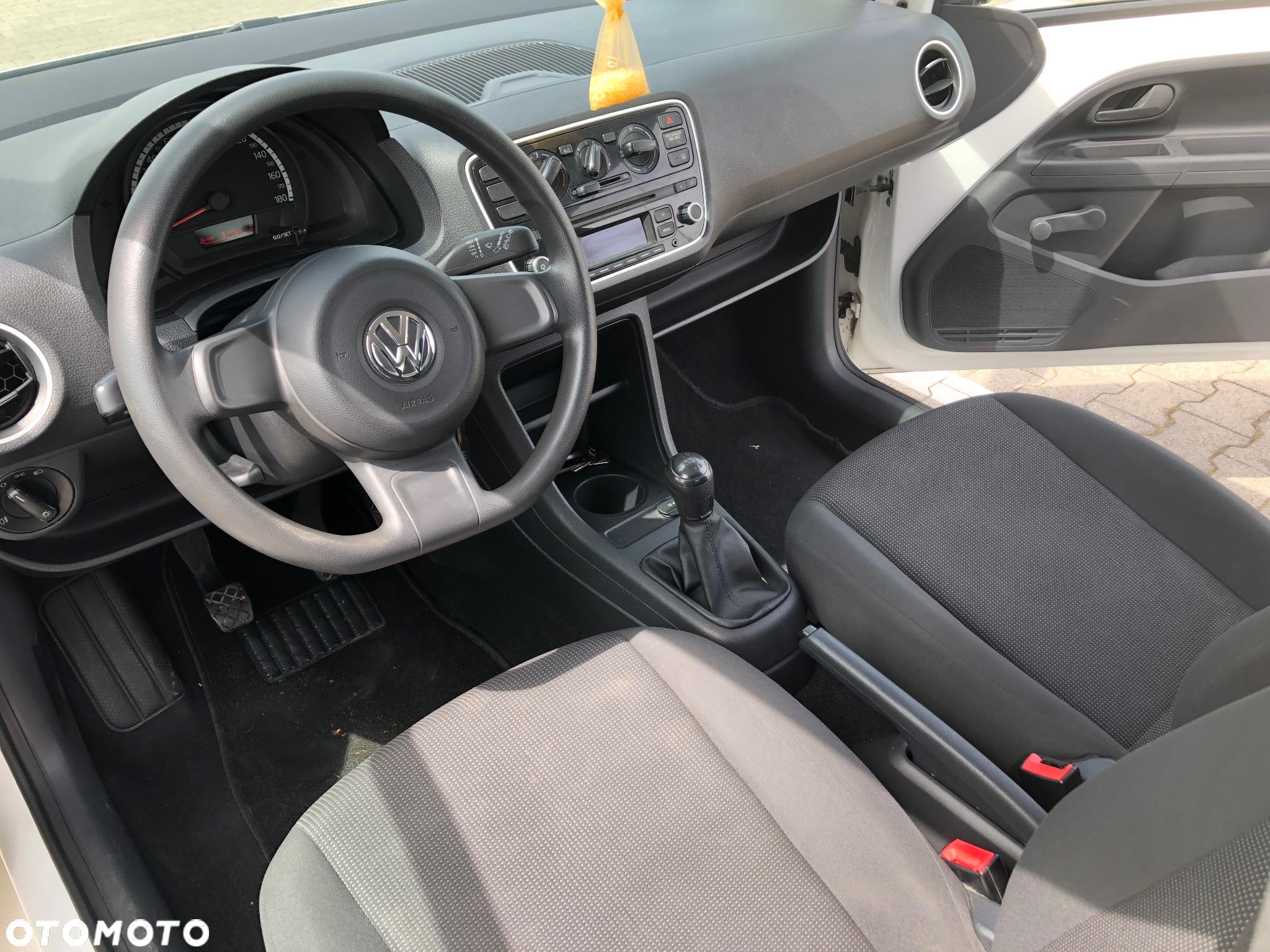 Volkswagen up! take - 11