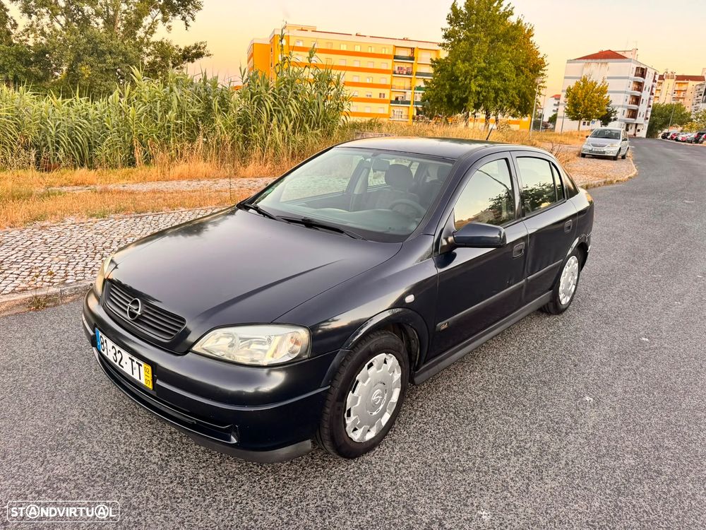 Opel Astra 1.2 Club - 1