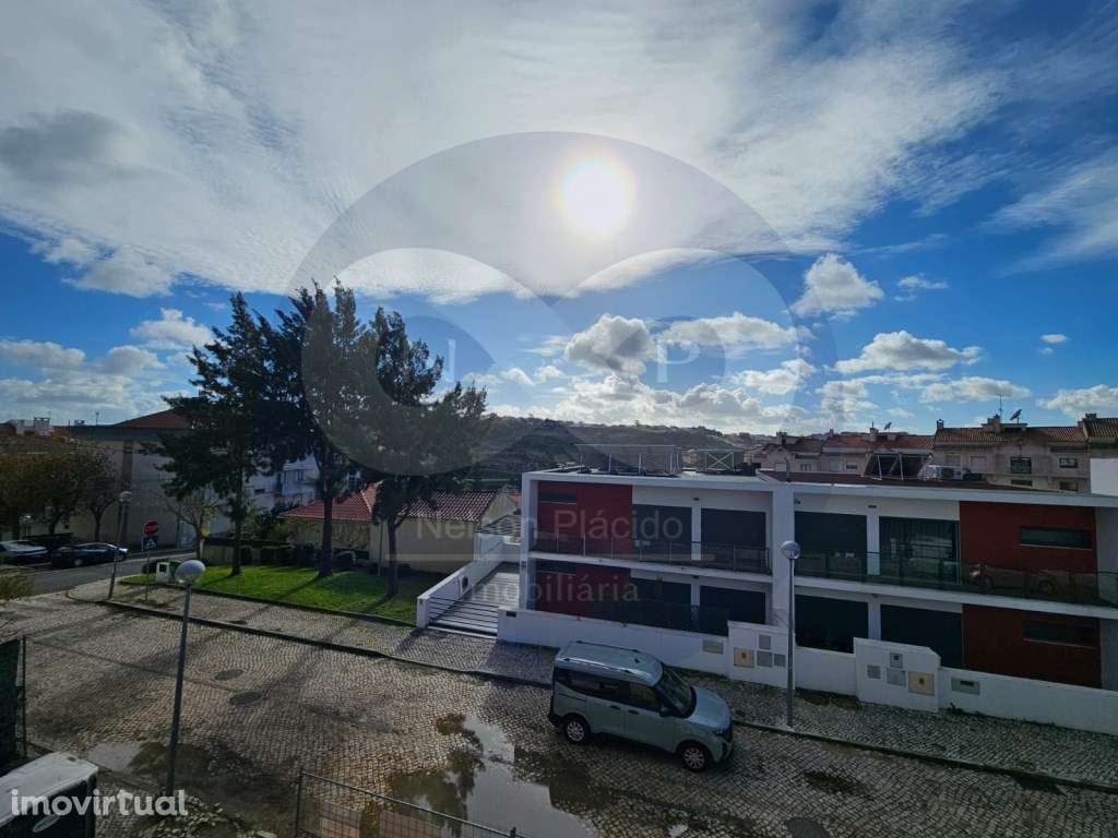 Em Construçao - Moradia Geminada em Caneças, 10 min. de Lisboa - Grande imagem: 3/10