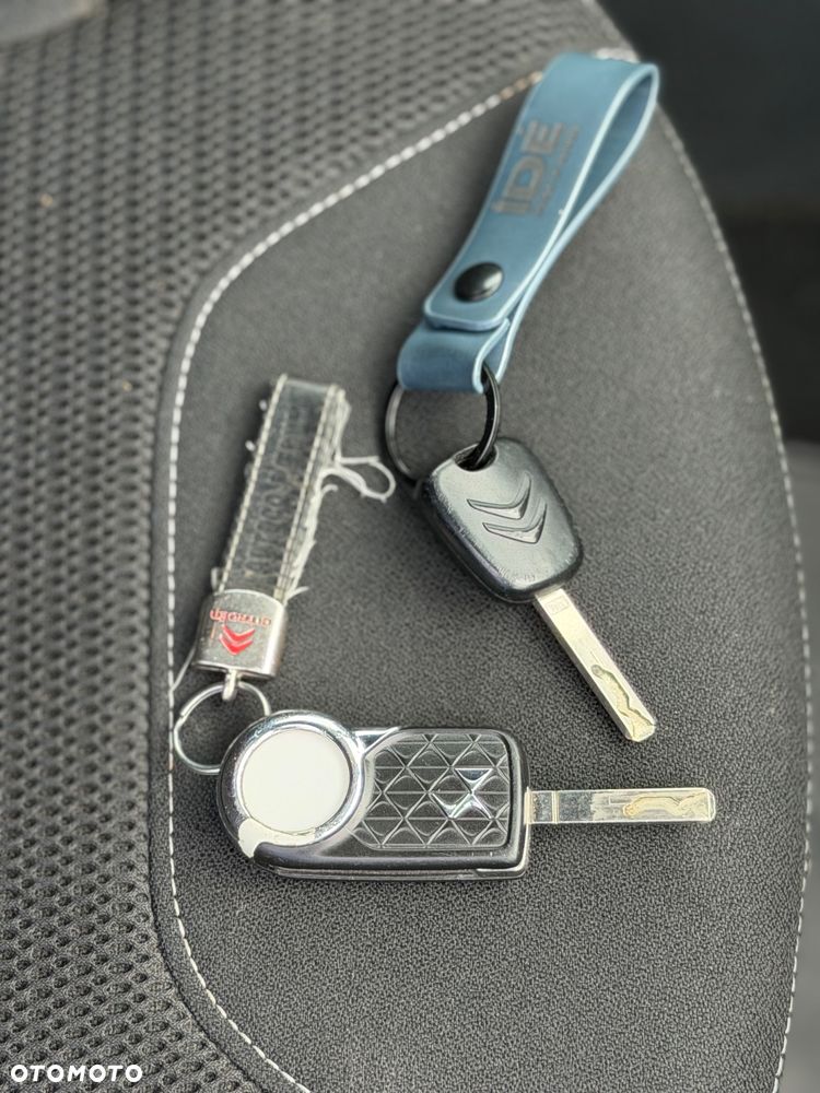Citroën DS3 1.6 HDi SoChic - 28