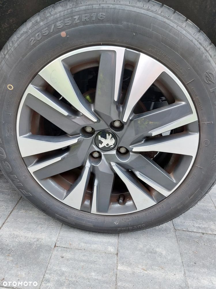 Peugeot 2008 - 10