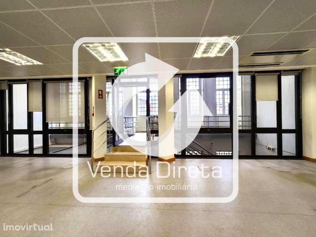 Prédio em propriedade total, destinado a comércio e serviços. IMOVE... - Grande imagem: 2/24