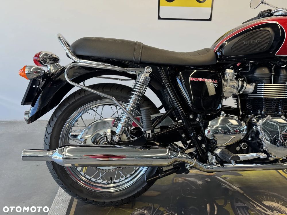 Triumph Bonneville - 17