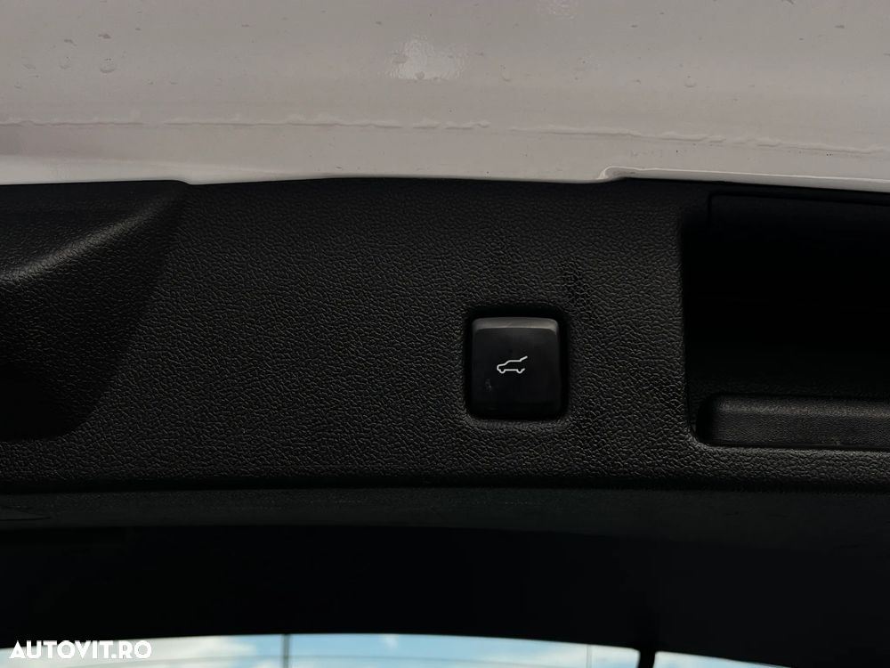 Ford Kuga 2.5 Duratec FHEV AWD Trend - 29