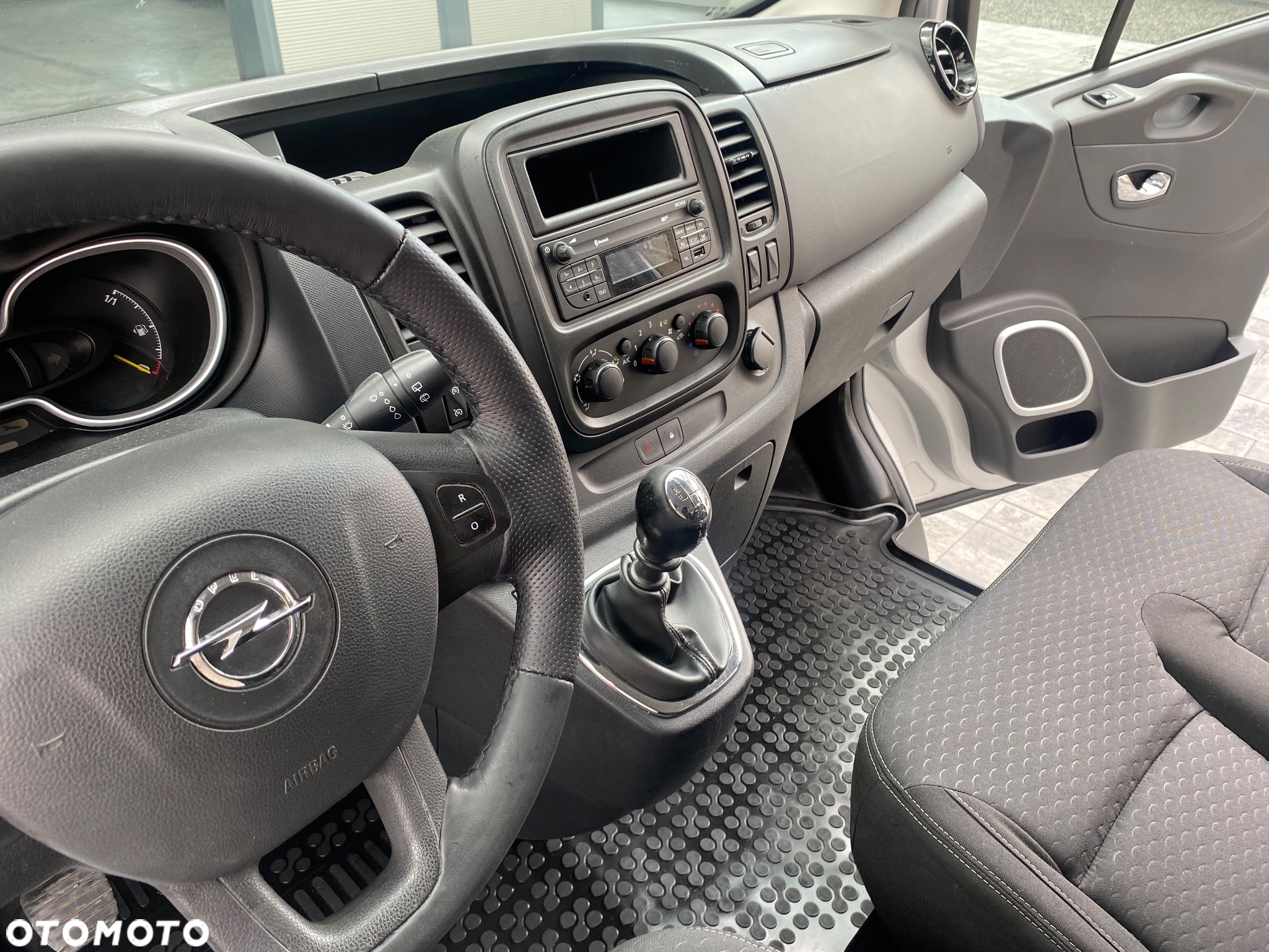 Opel Vivaro L2H1 2,9t Essentia Business - 23