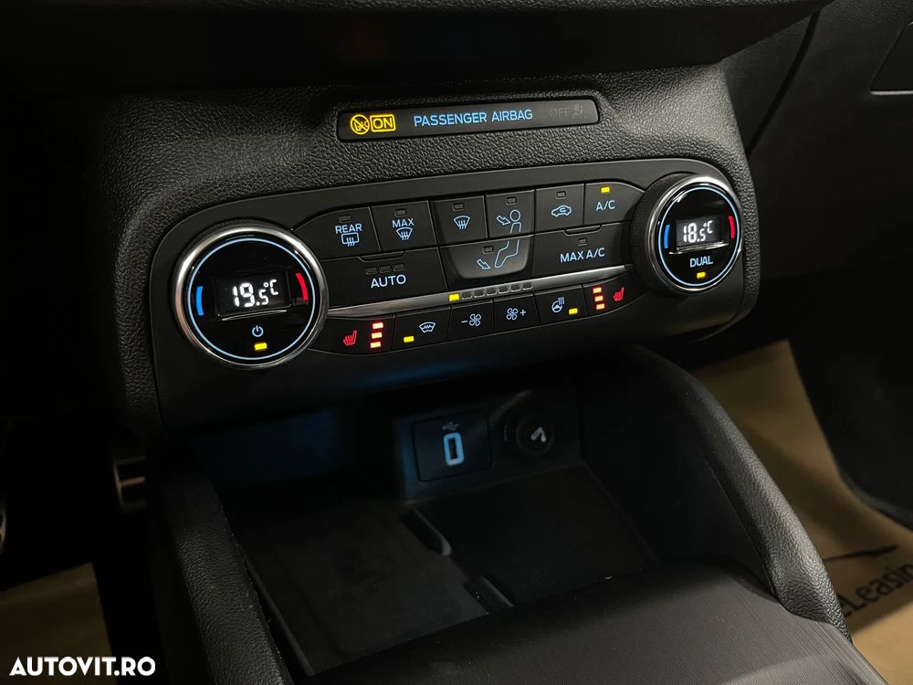 Ford Focus 1.5 EcoBoost ST-Line - 25