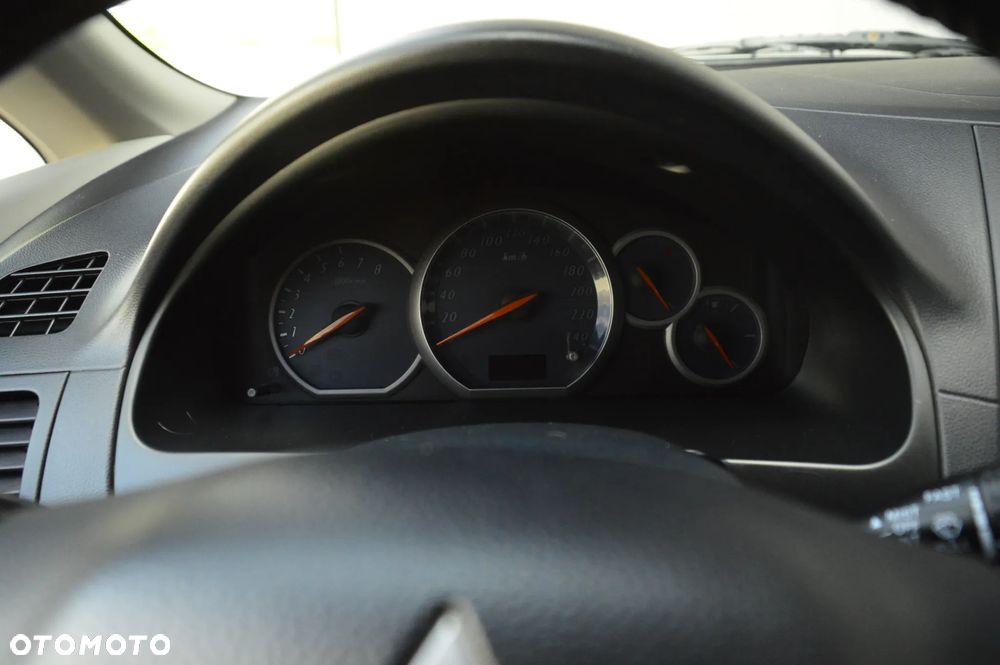 Mitsubishi Grandis 2.4 Invite - 26
