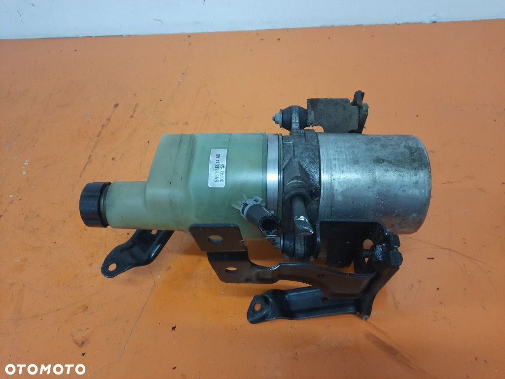 VOLVO V50 I 03-11 POMPA WSPOMAGANIA KIEROWNICY 5N513K514AD D4204T - 5