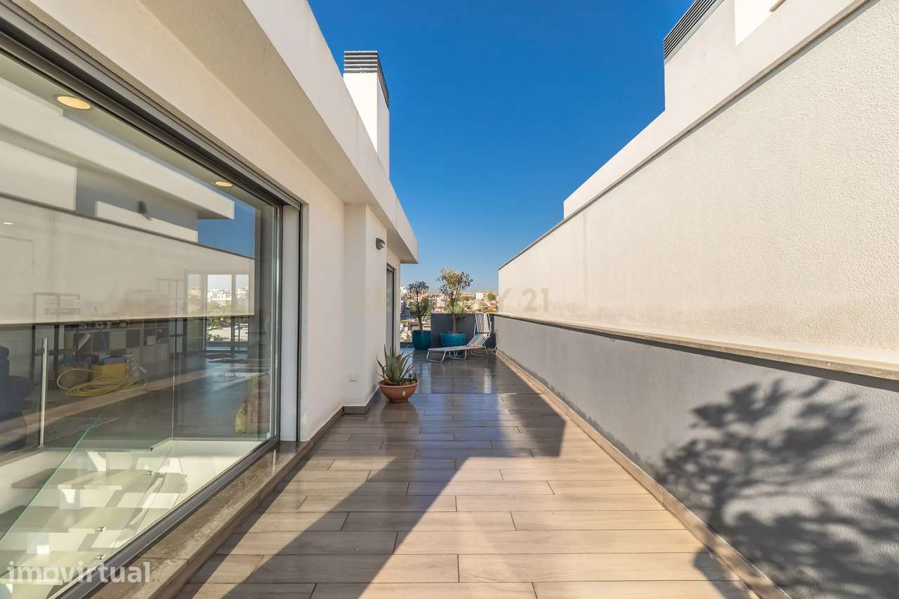 Duplex com terraço! a 5 minutos das praias! Quinta de Santa Teresa! - Grande imagem: 4/60