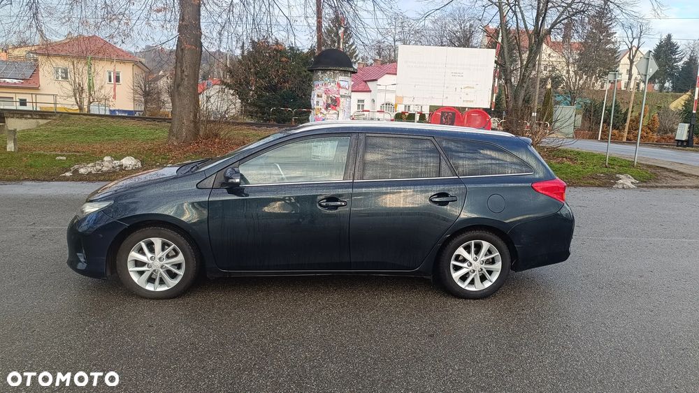 Toyota Auris 2.0 D-4D Premium - 4