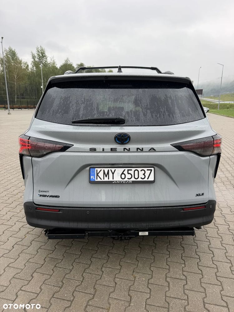 Toyota Sienna - 5