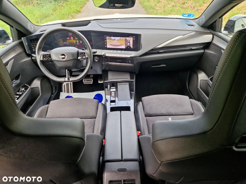 Opel Astra 1.6 T Plug-in Hybrid GSe - 19