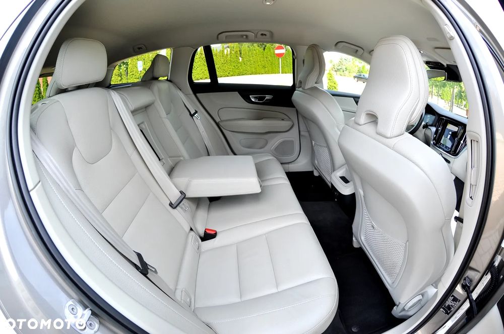 Volvo V60 B4 D Geartronic Momentum - 24
