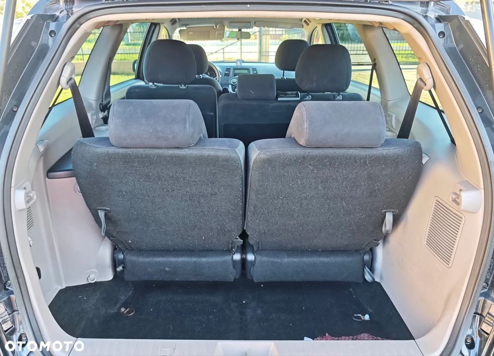 Mitsubishi Grandis 2.4 Intense - 11