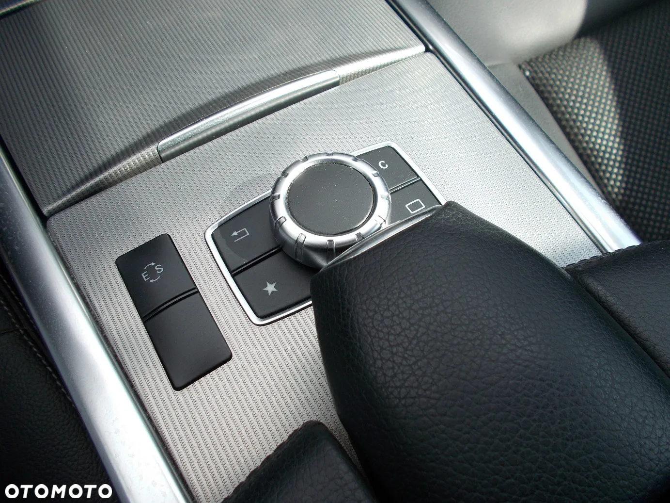 Mercedes-Benz Klasa E 220 BlueTEC 4-Matic Elegance - 24