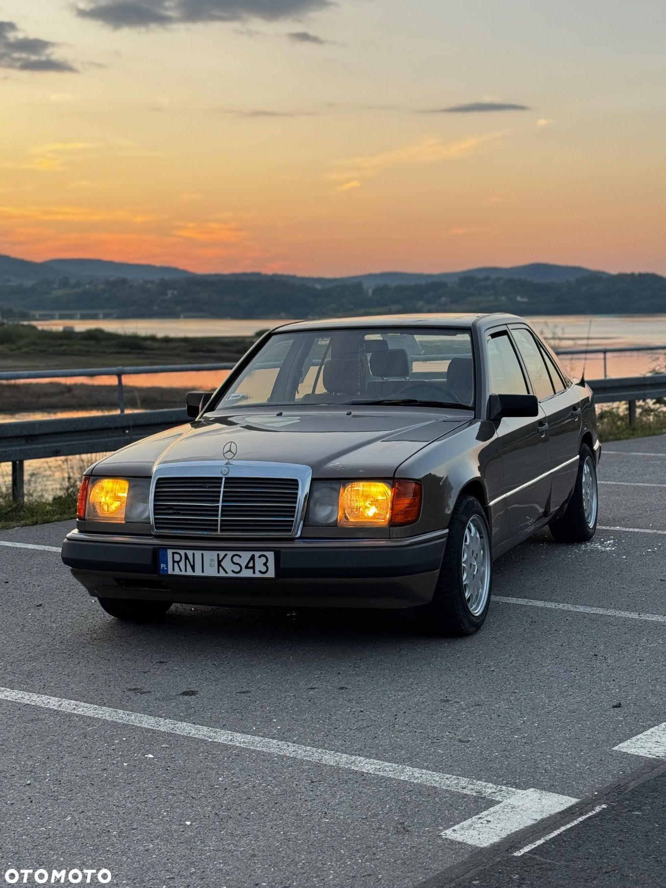 Mercedes-Benz Klasa E 260 4-Matic - 1