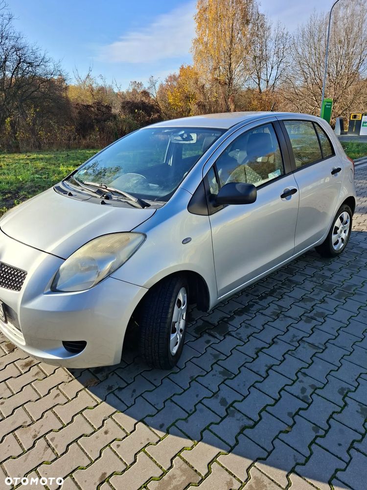 Toyota Yaris - 1