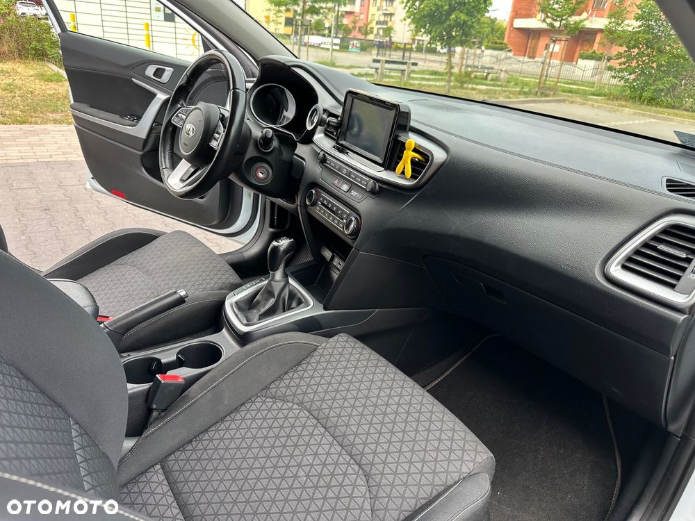 Kia Ceed 1.6 CRDi SCR M - 33