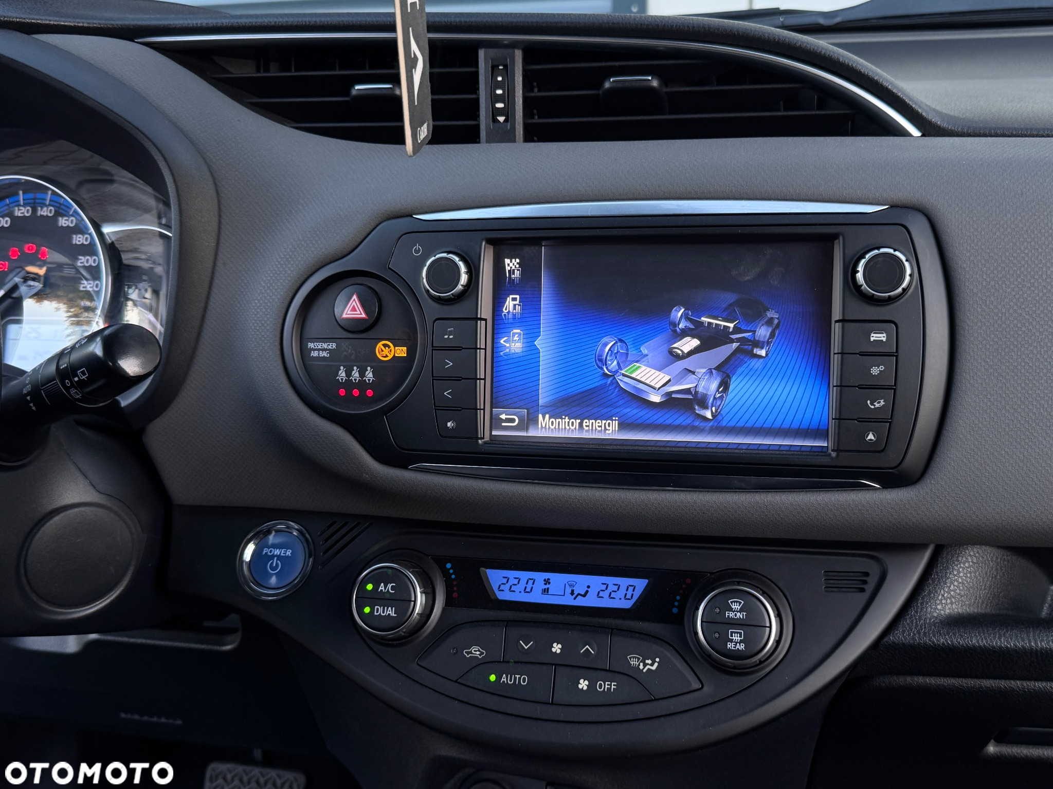 Toyota Yaris Hybrid 100 Premium - 8