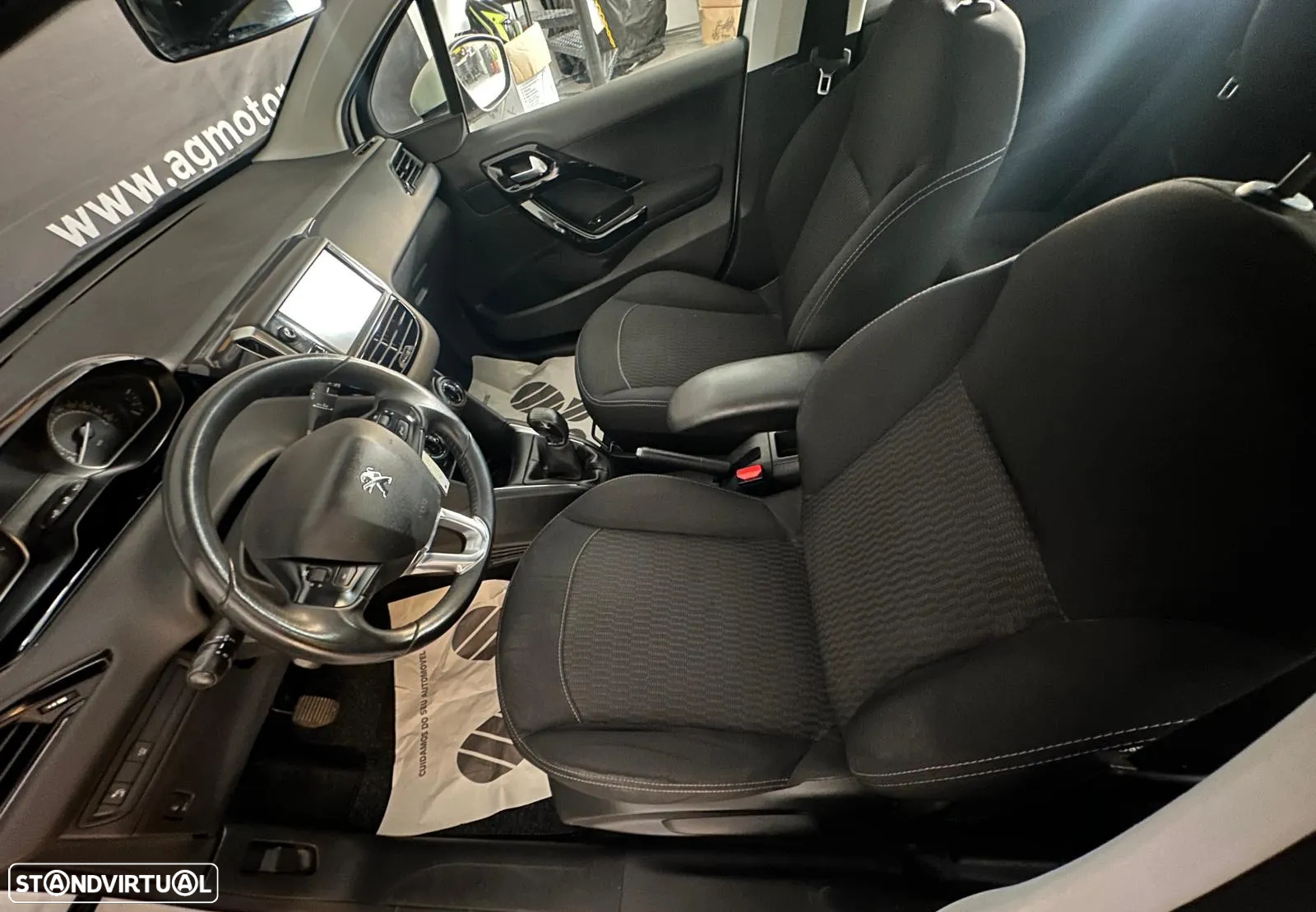 Peugeot 208 - 5