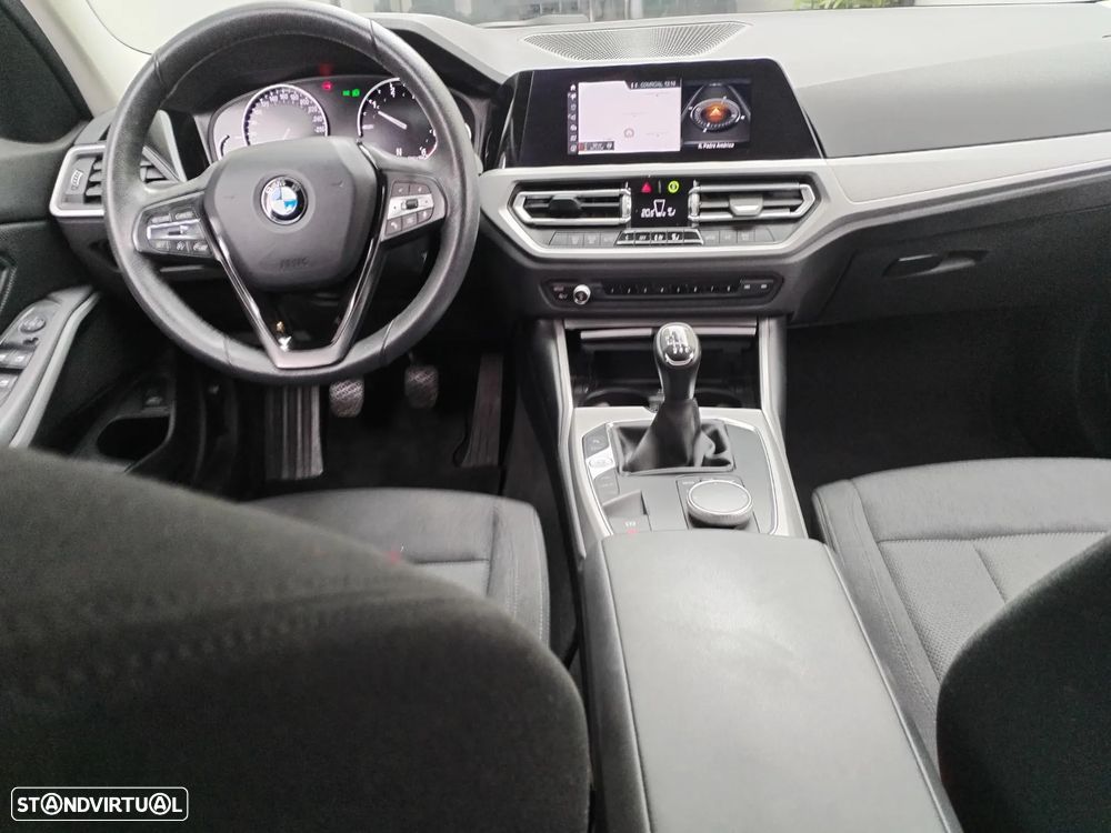 BMW 318 d Essence - 13