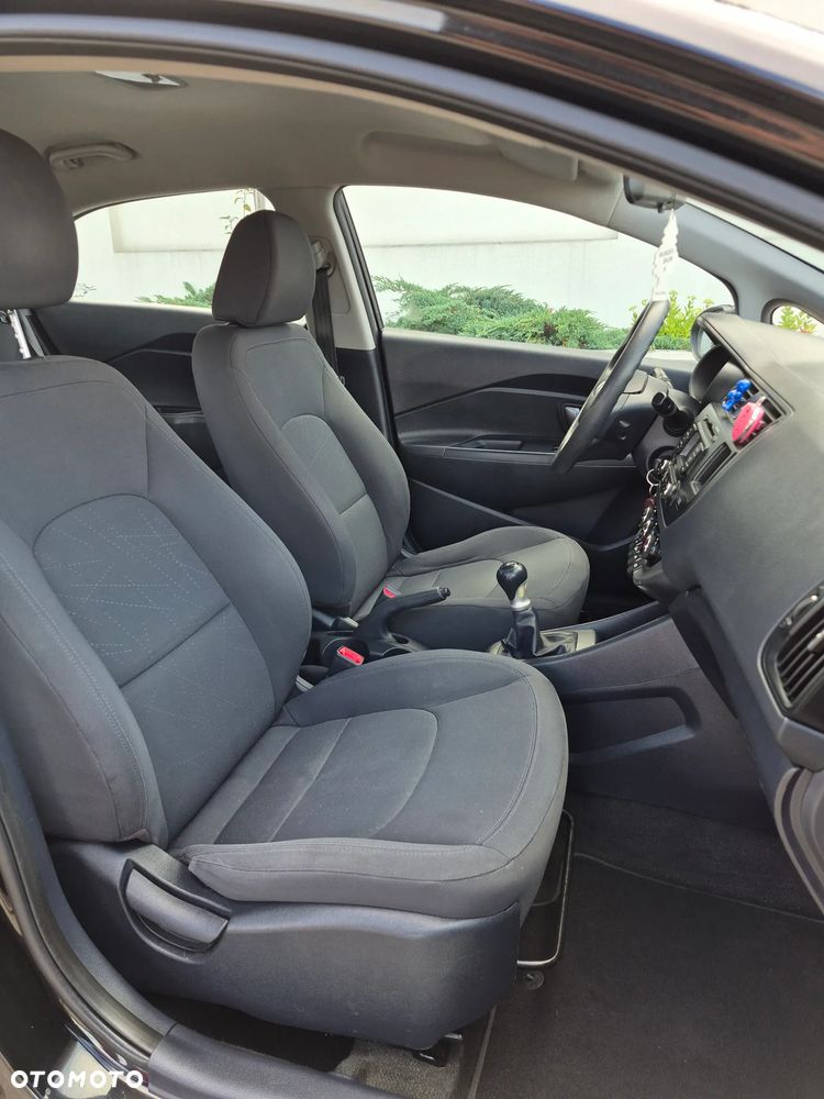 Kia Rio - 12