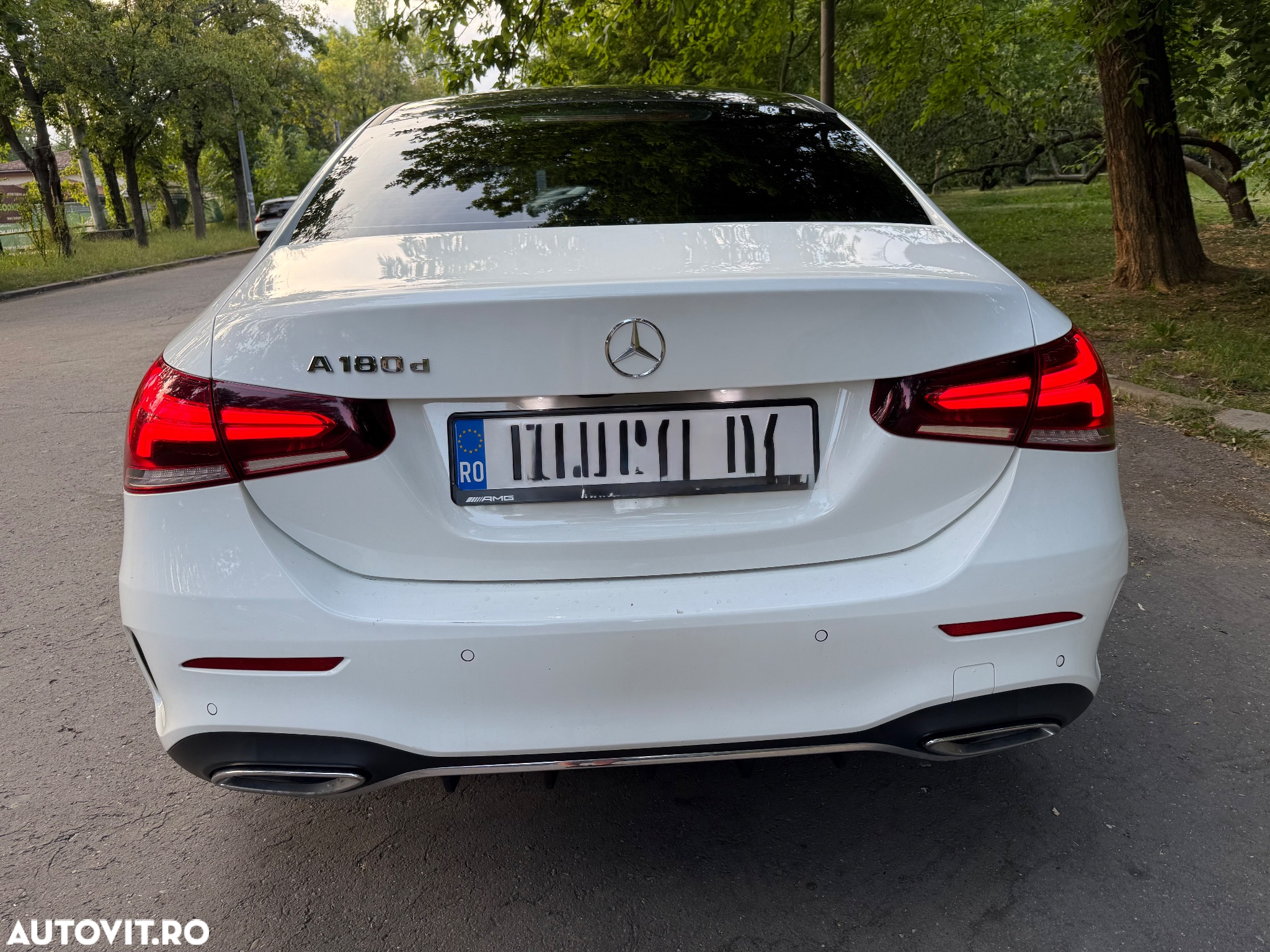 Mercedes-Benz A 180 d 7G-DCT AMG Line - 4