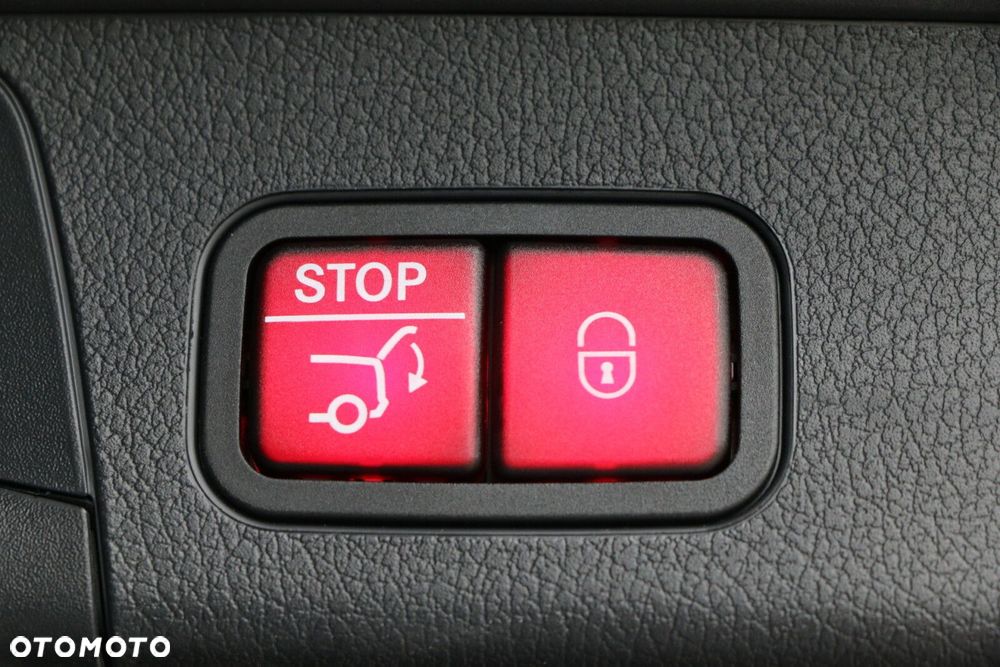 Mercedes-Benz GLB - 12