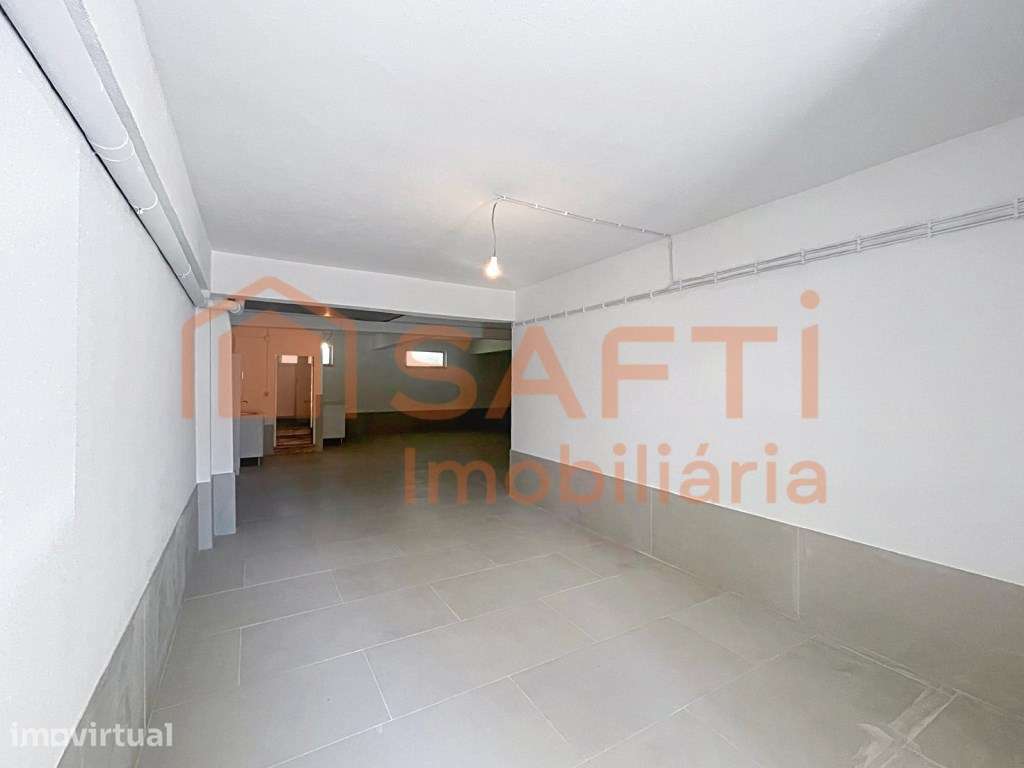 Garagem renovada no centro do Entroncamento, Santarém - Grande imagem: 3/24