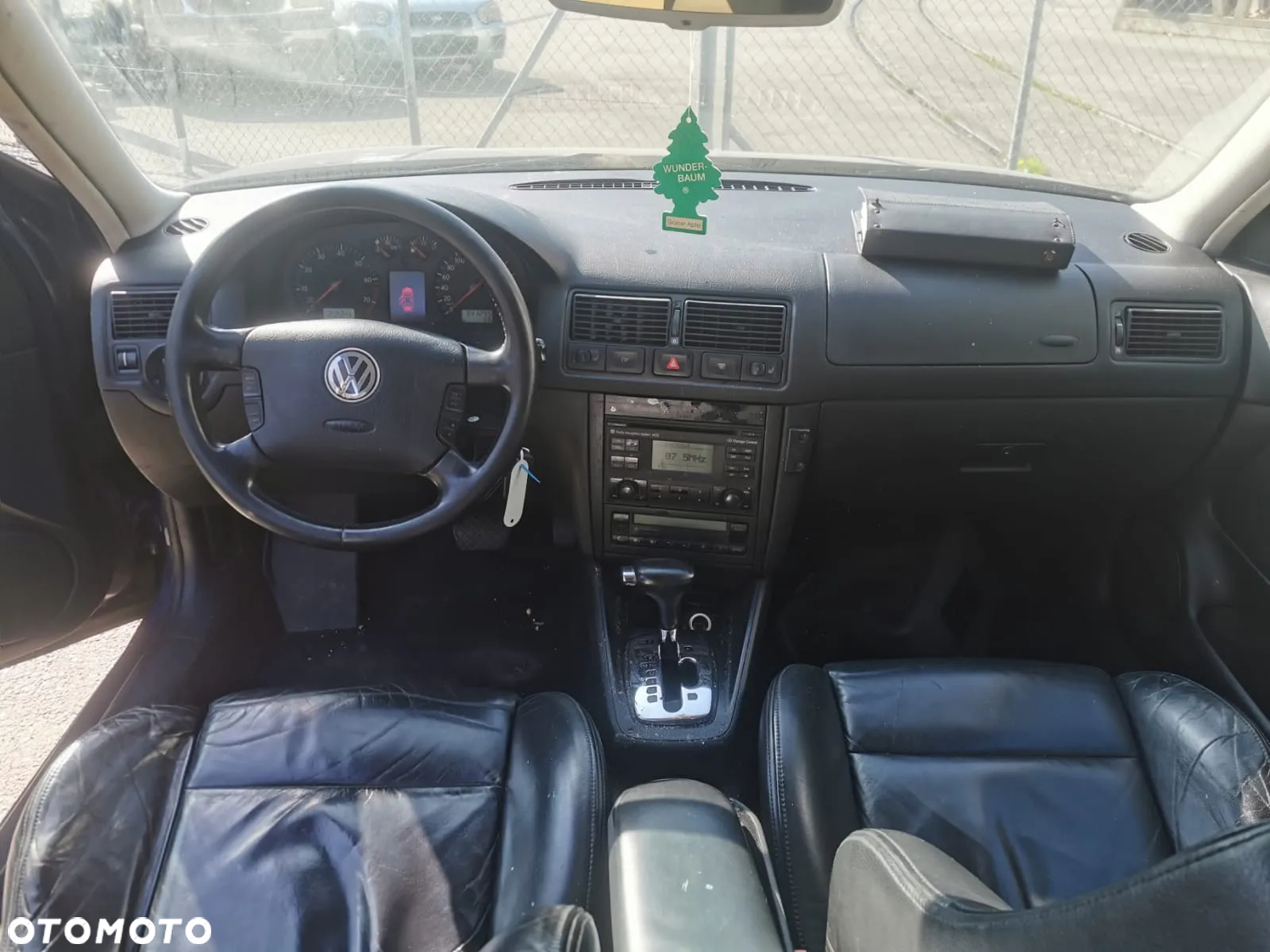Volkswagen Golf - 6