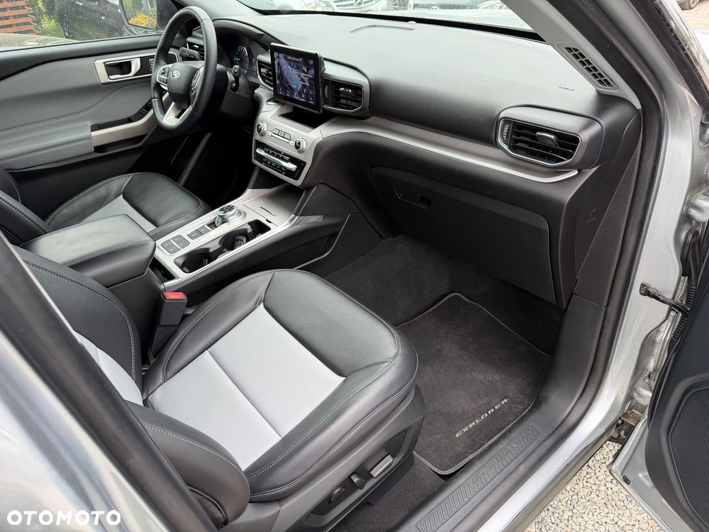 Ford Explorer - 25